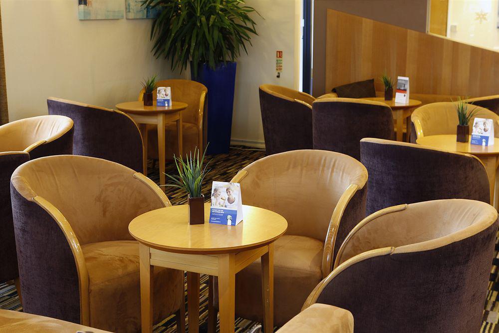 Holiday Inn Express Peterborough By Ihg Exteriör bild
