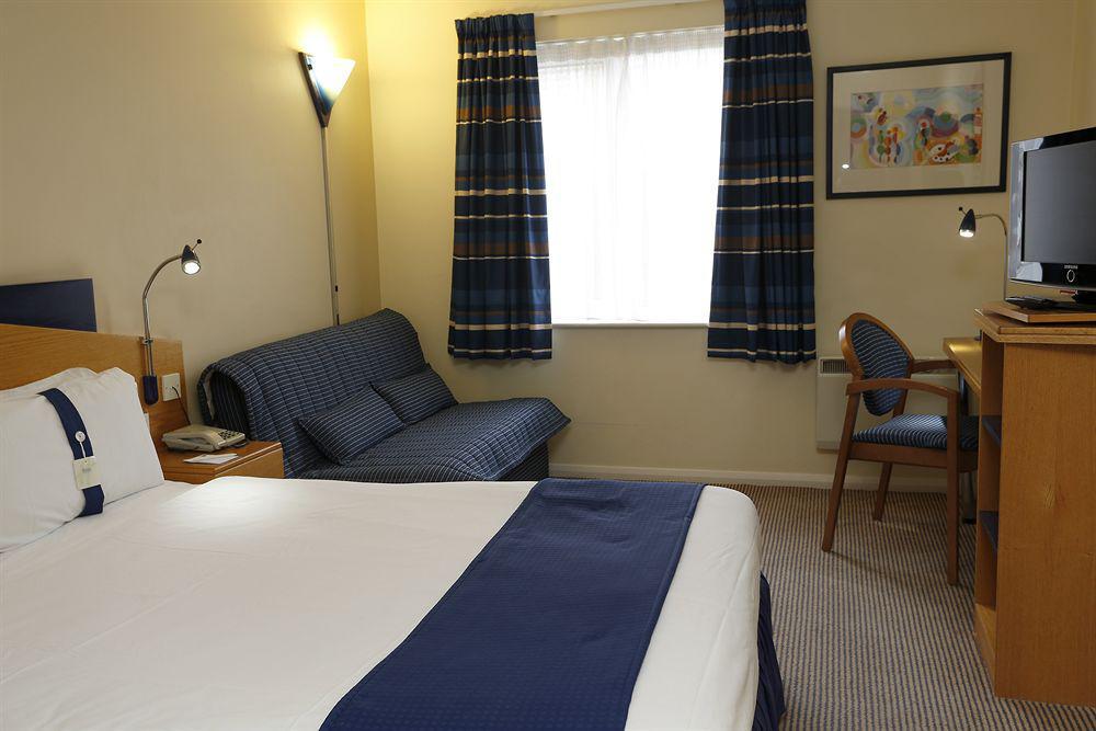 Holiday Inn Express Peterborough, An Ihg Hotel Exteriör bild