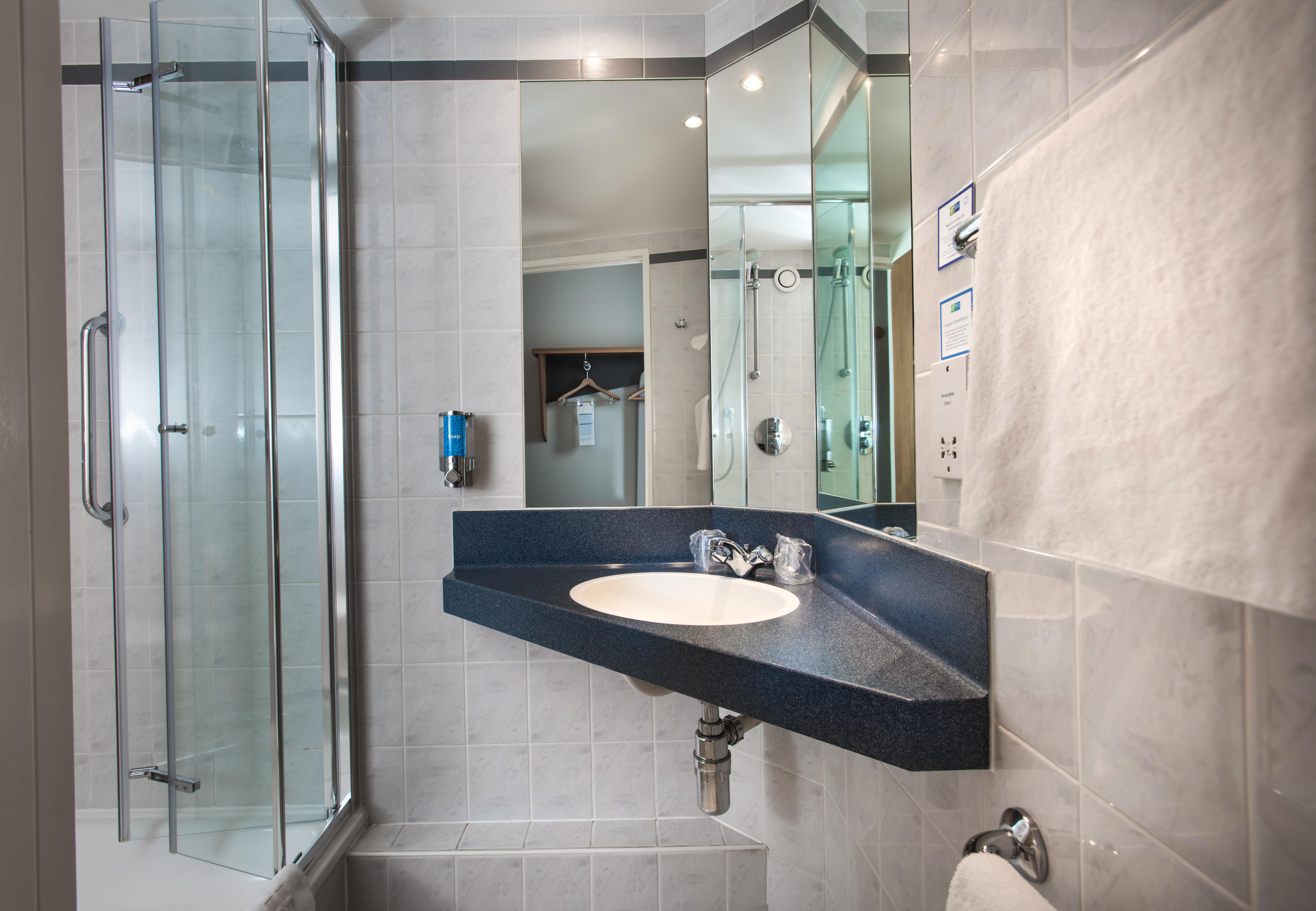 Holiday Inn Express Peterborough By Ihg Exteriör bild