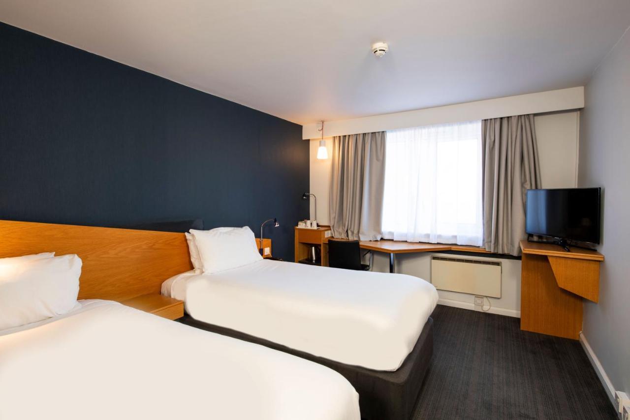 Holiday Inn Express Peterborough By Ihg Exteriör bild