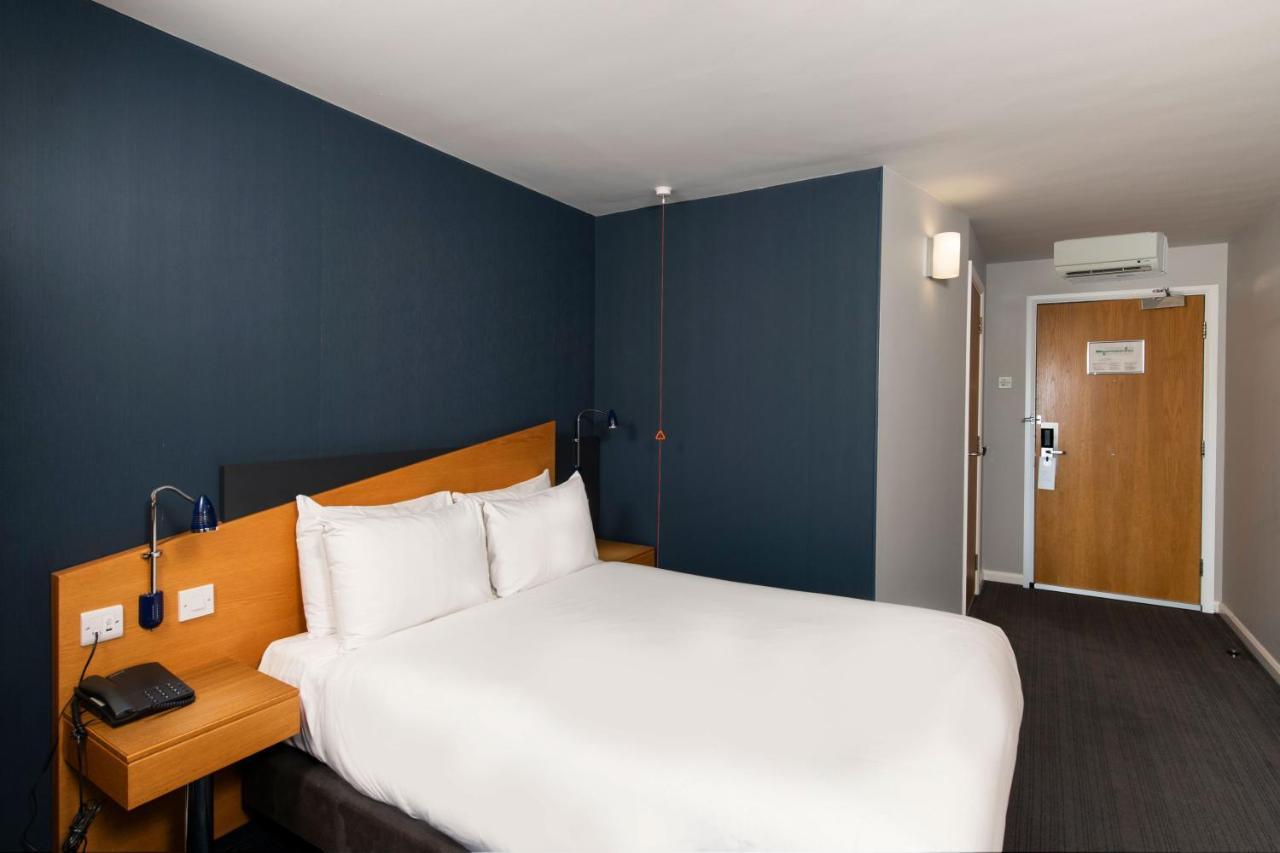 Holiday Inn Express Peterborough By Ihg Exteriör bild