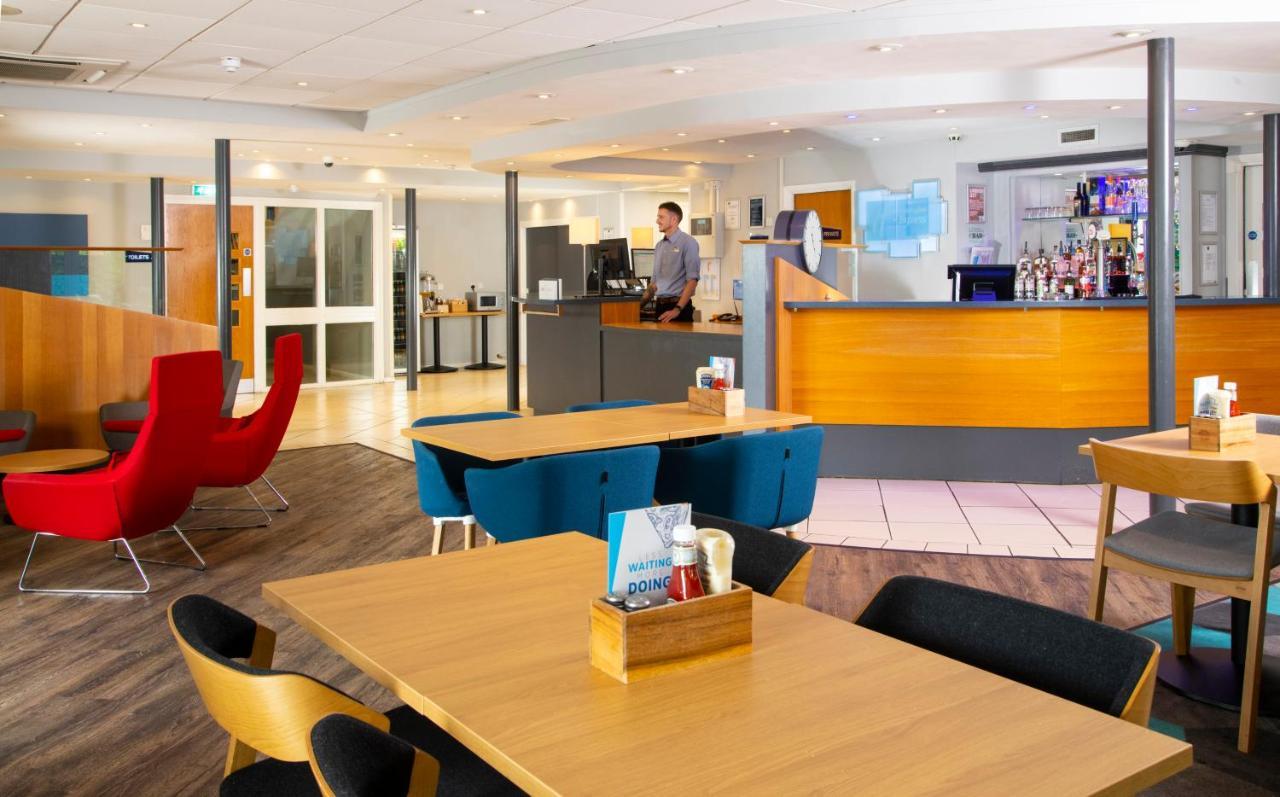 Holiday Inn Express Peterborough By Ihg Exteriör bild