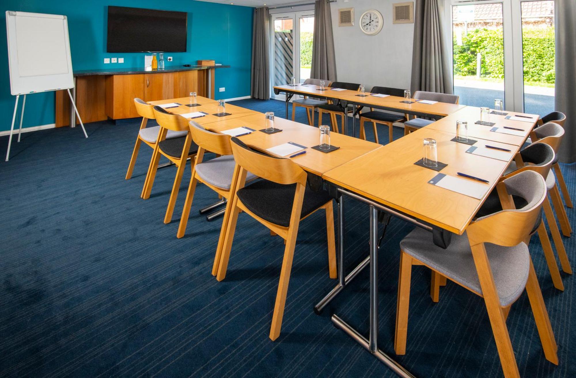 Holiday Inn Express Peterborough By Ihg Exteriör bild