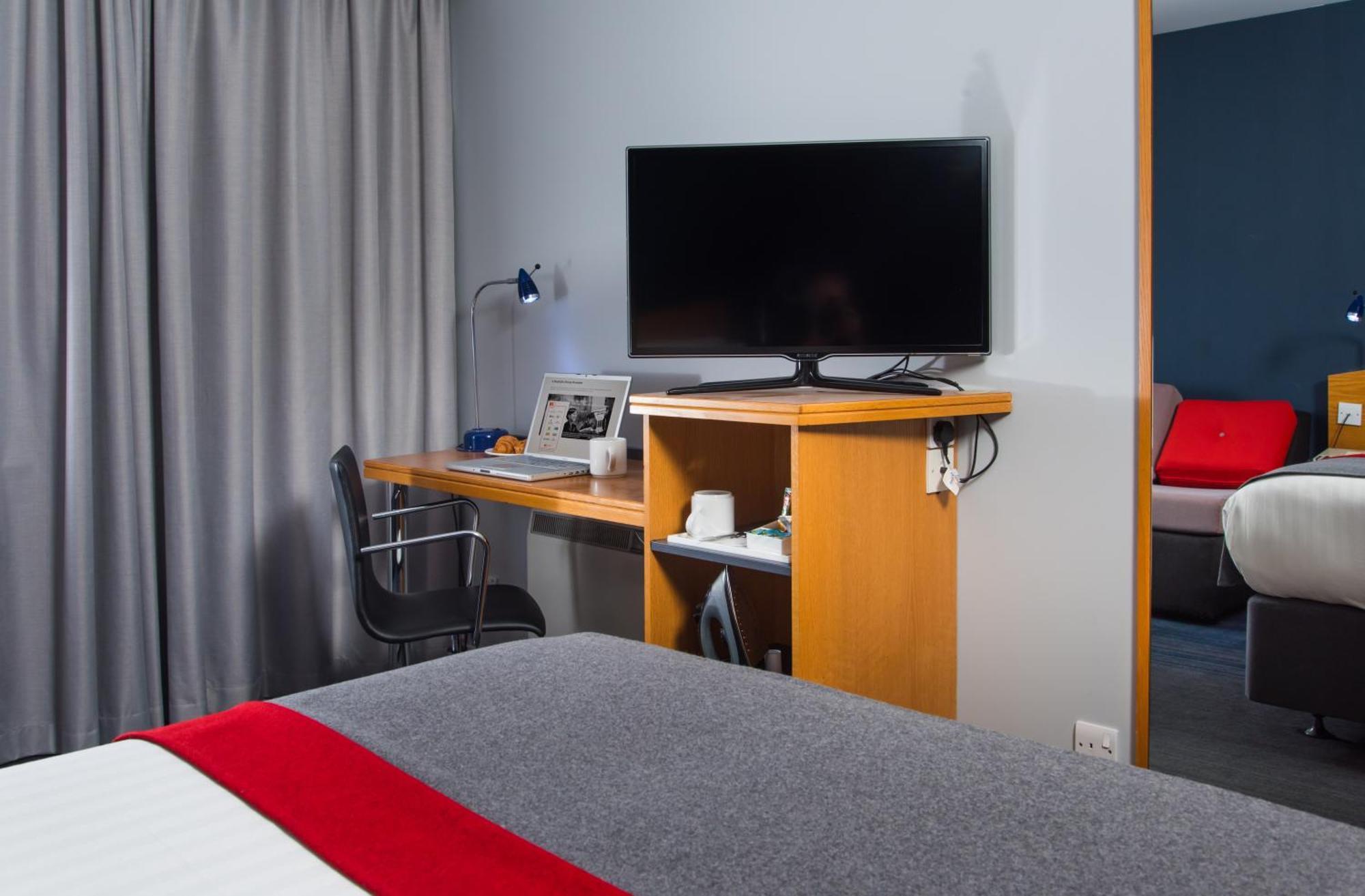 Holiday Inn Express Peterborough By Ihg Exteriör bild