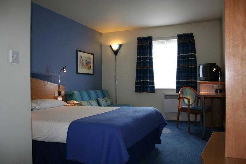 Holiday Inn Express Peterborough, An Ihg Hotel Exteriör bild