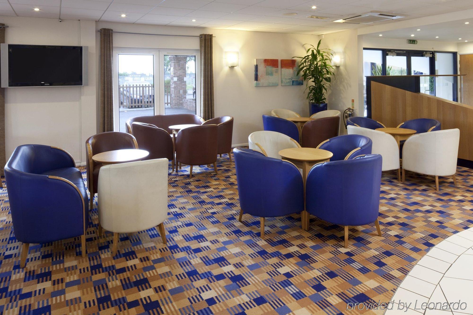 Holiday Inn Express Peterborough By Ihg Exteriör bild