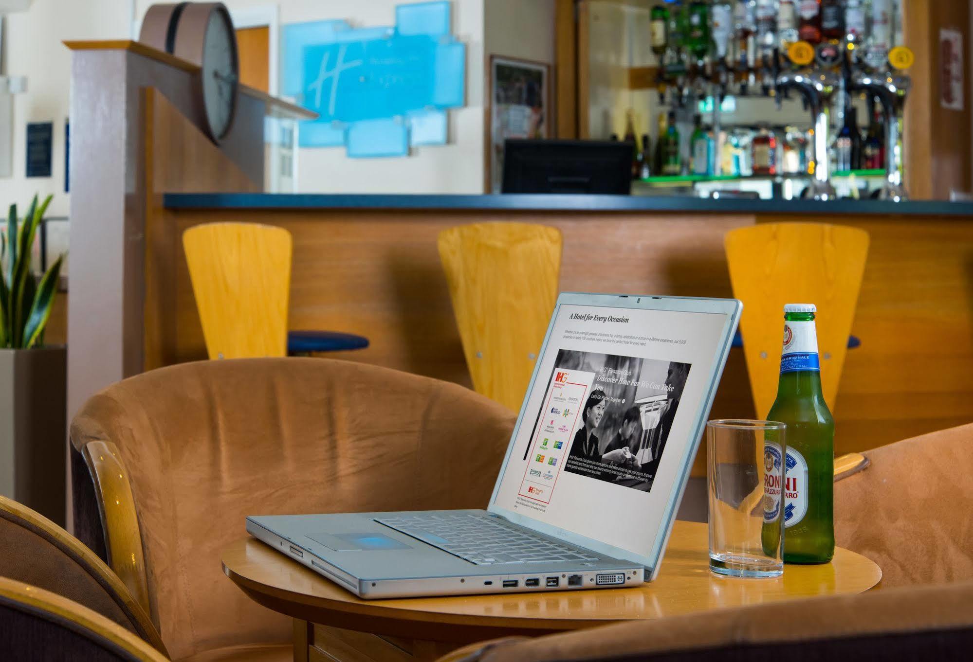 Holiday Inn Express Peterborough By Ihg Exteriör bild
