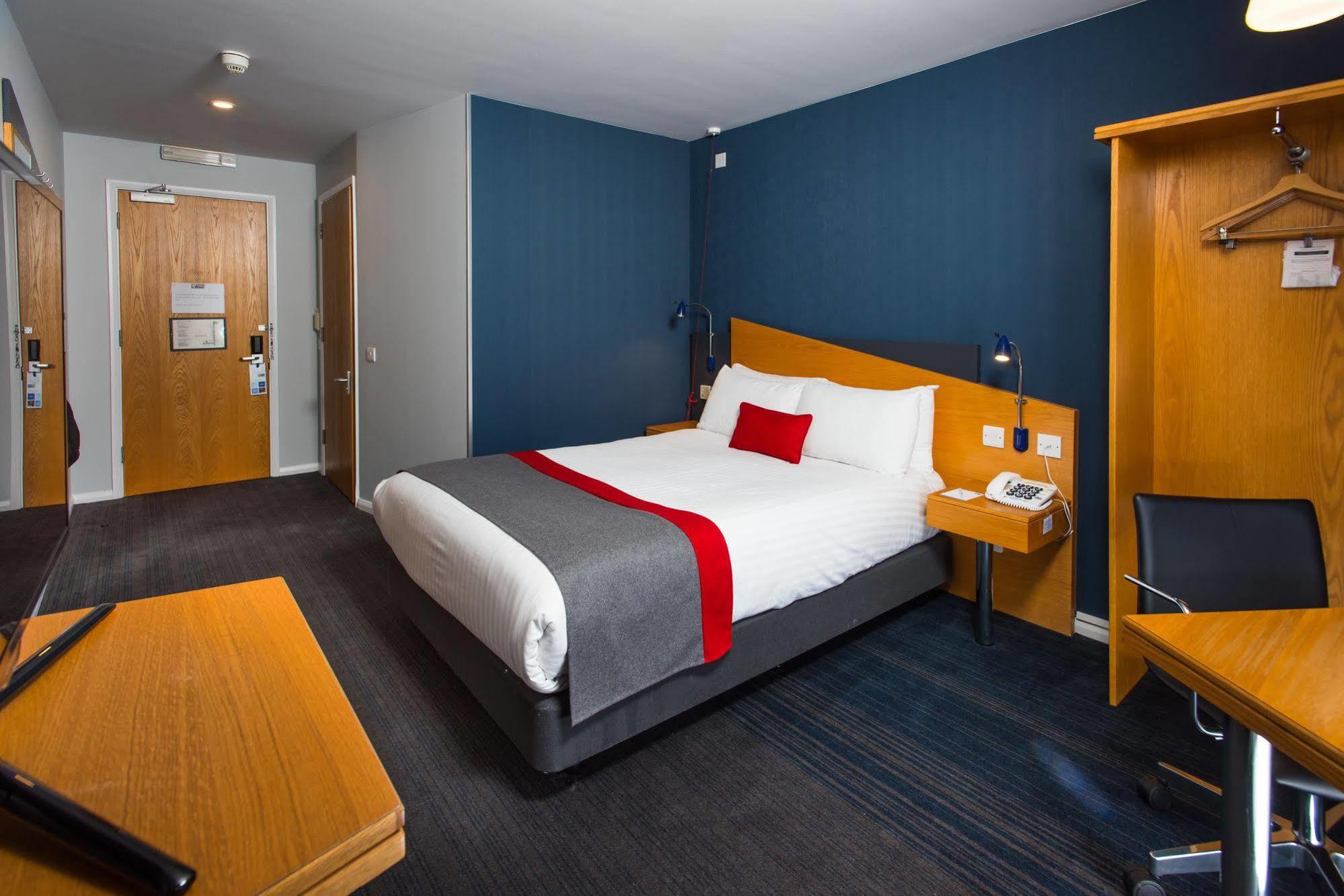 Holiday Inn Express Peterborough By Ihg Exteriör bild